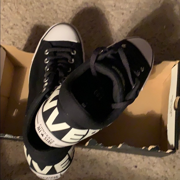 Sneakers - Picture 3 of 5